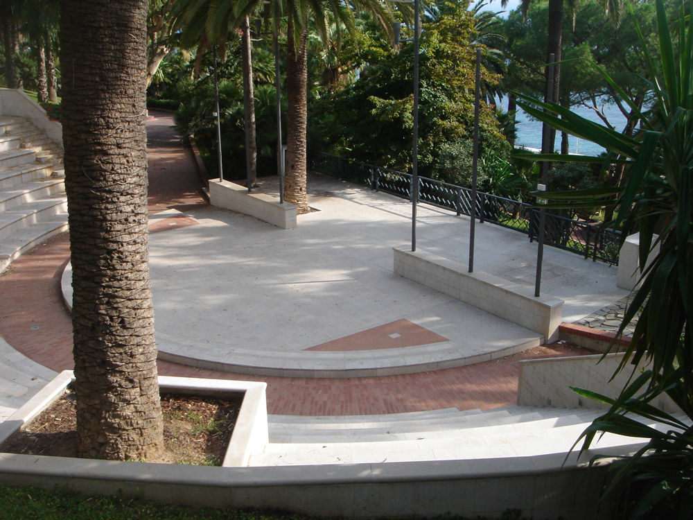 Realizzazione di un Anfiteatro nei giardini Piani D'Ascé