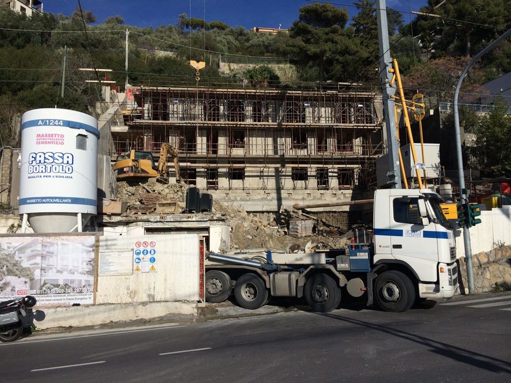 Demolizione e ricostruzione di due edifici di civile abitazione