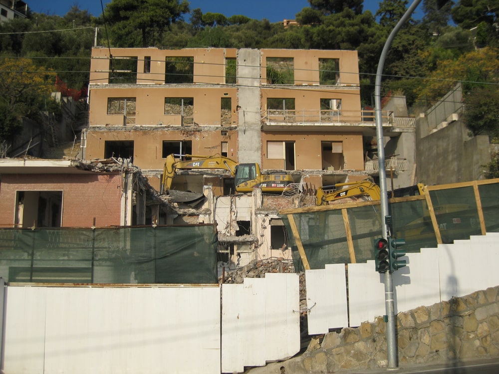 Demolizione e ricostruzione di due edifici di civile abitazione