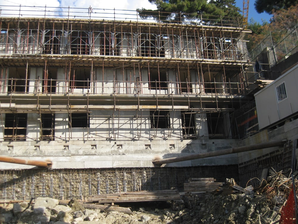 Demolizione e ricostruzione di due edifici di civile abitazione