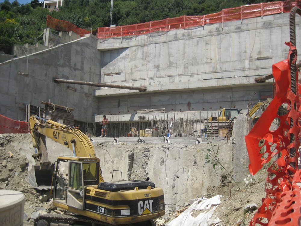 Demolizione e ricostruzione di due edifici di civile abitazione