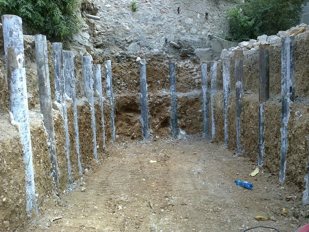 Realizzazione di un Garage interrato su due livelli con Piscina