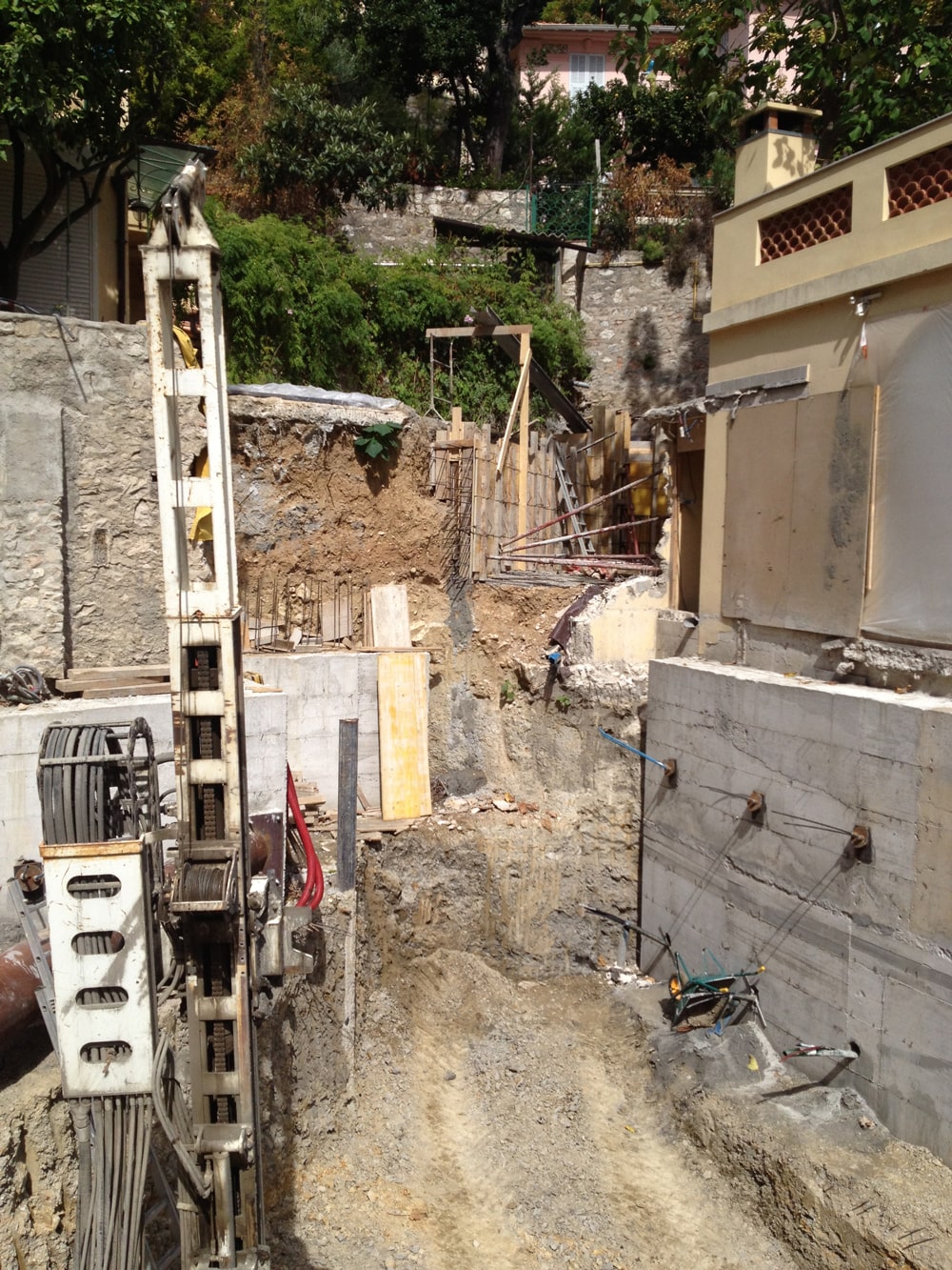 Realizzazione di un Garage interrato su due livelli con Piscina