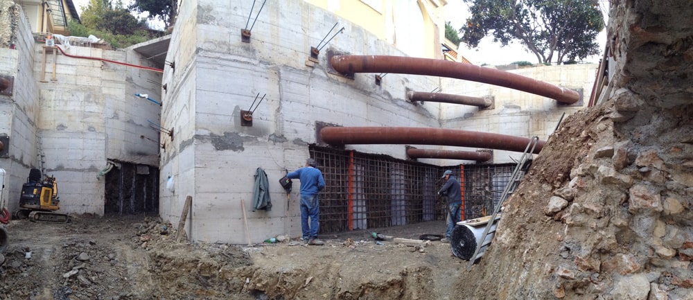 Realizzazione di un Garage interrato su due livelli con Piscina