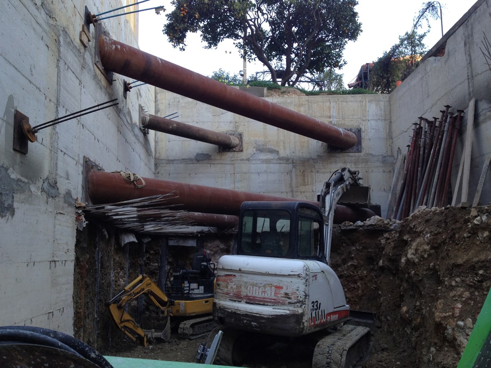 Realizzazione di un Garage interrato su due livelli con Piscina