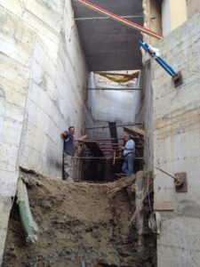 Realizzazione di un Garage interrato su due livelli con Piscina