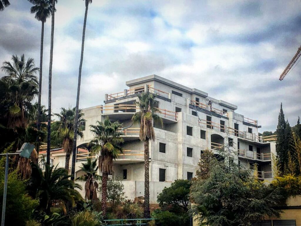 La Palmosa - costruzione di un edificio residenziale